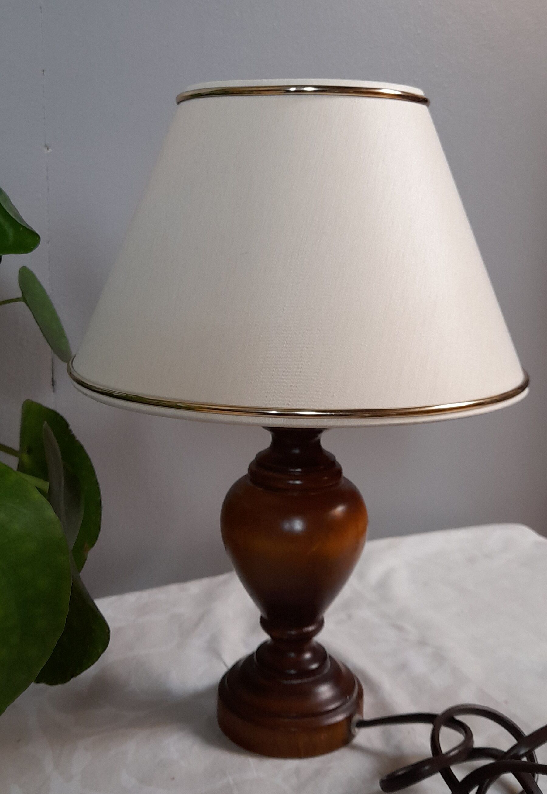 Small table lamp foot turned wood, unbleached lampshade - vintage