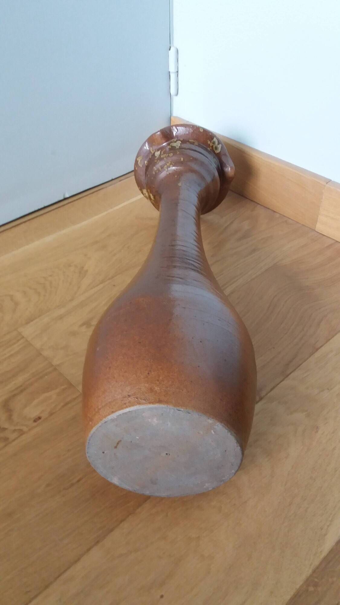 XXL brutalist ceramic floor-standing ashtray in the shape of a keel, stoneware.