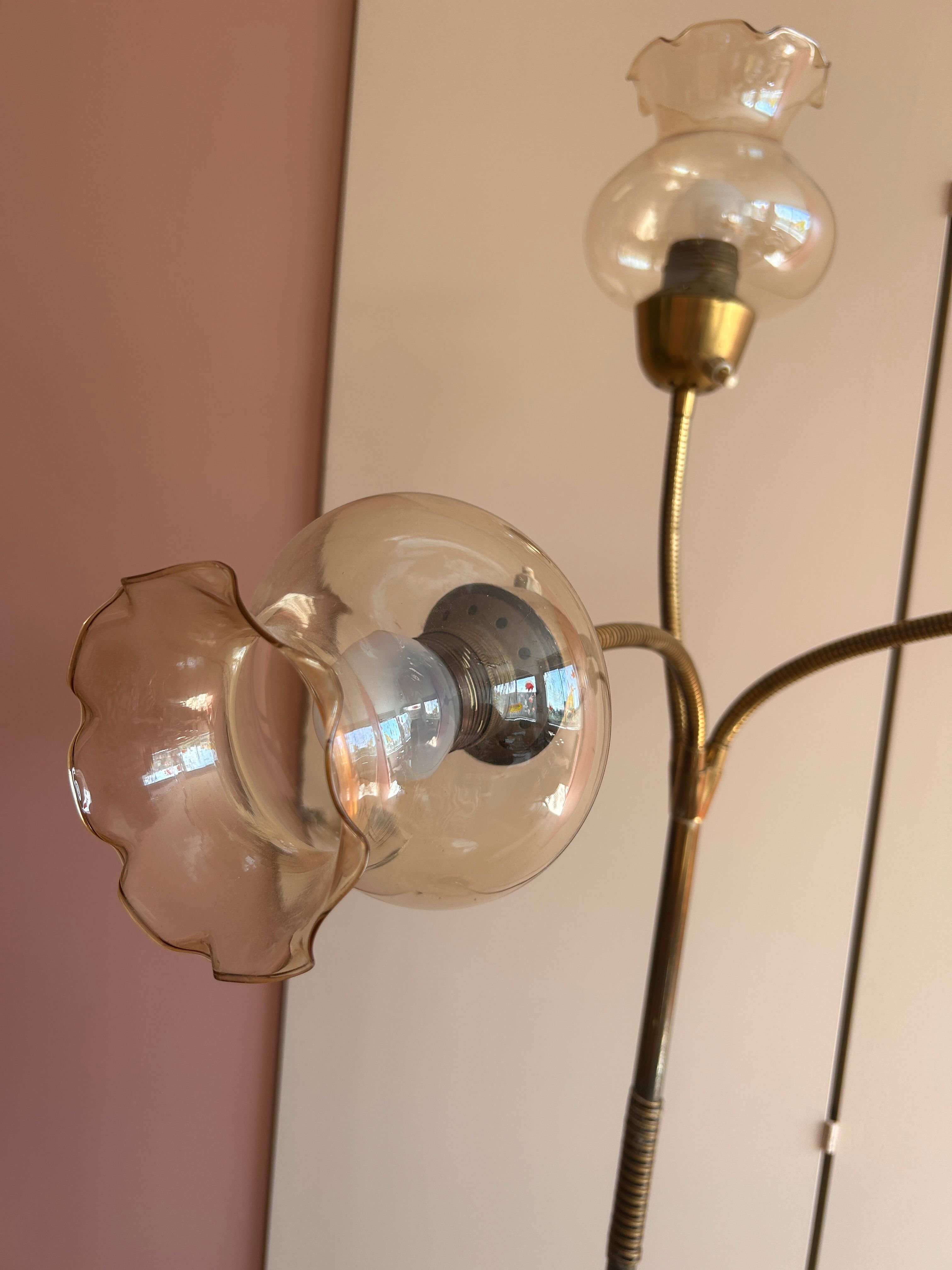 Floral floor lamp with 3 branches