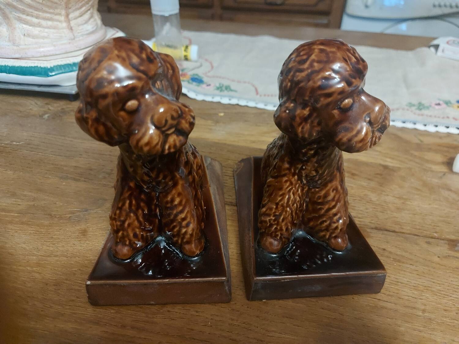 Press book in the shape of a dog made of ceramic.