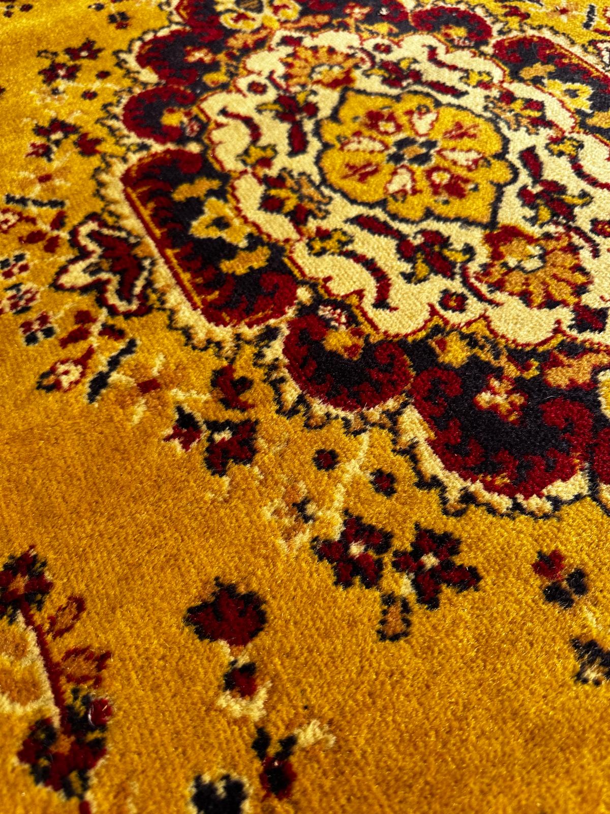 Oriental style rug 210cm x 150cm