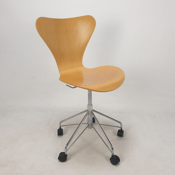 Chaise pivotante de bureau modèle 3117 par Arne Jacobsen pour Fritz Hansen, 1994