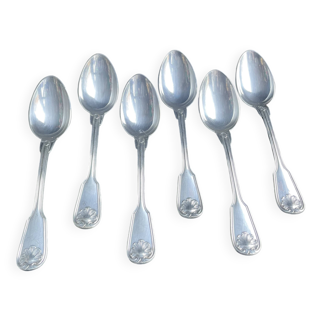 Lot de CHRISTOFLE Ménagère en métal argenté, modèle à double coquilles. Compr au prix de 300 à