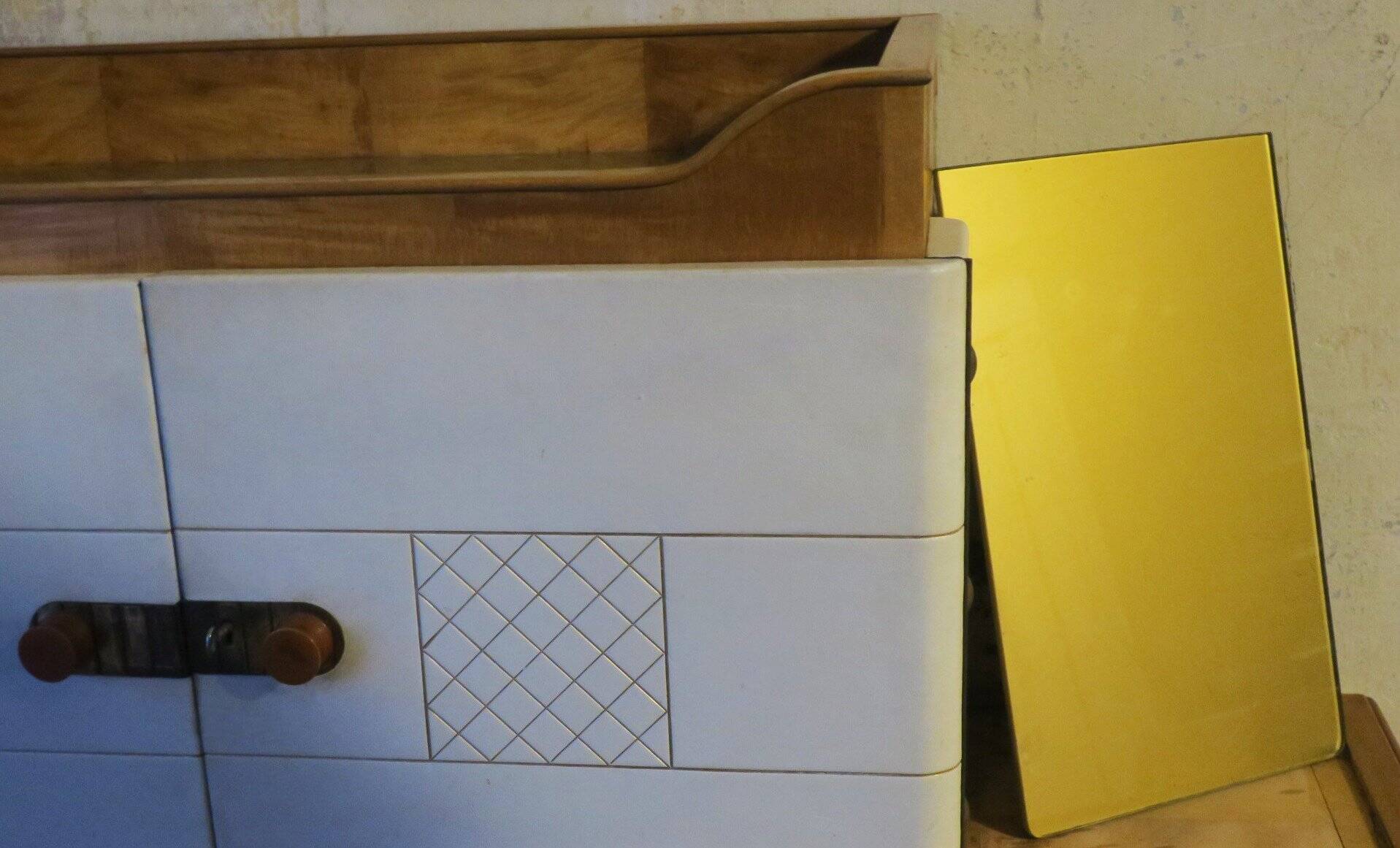 Art deco sideboard in maple, leather and glass, Laszlo Hoenig, London 1940s