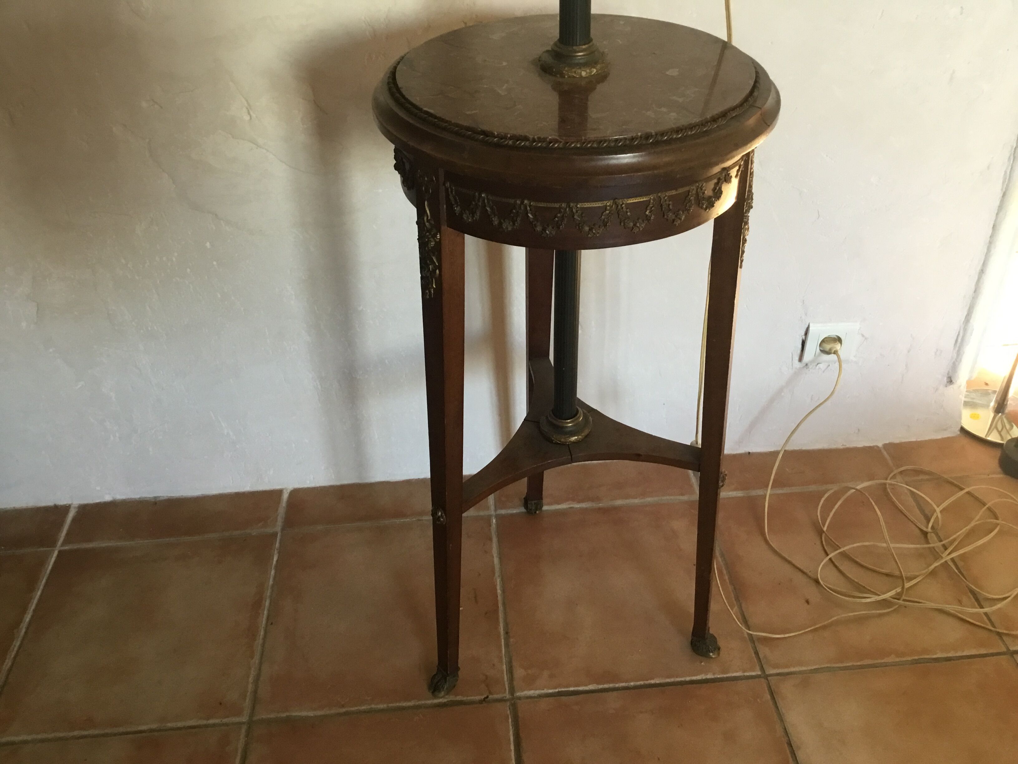 Healing-Lampadaire Side table decoration in bronze head and feet of goats