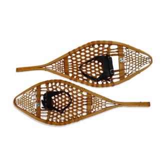 Old snowshoes in wood and blackjack