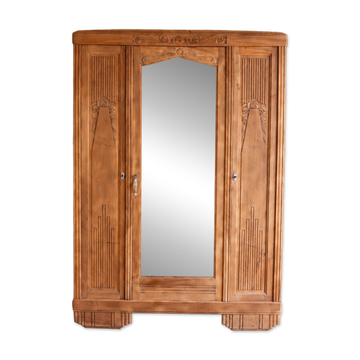 Armoire art déco en noyer clair, trois portes et miroir biseauté