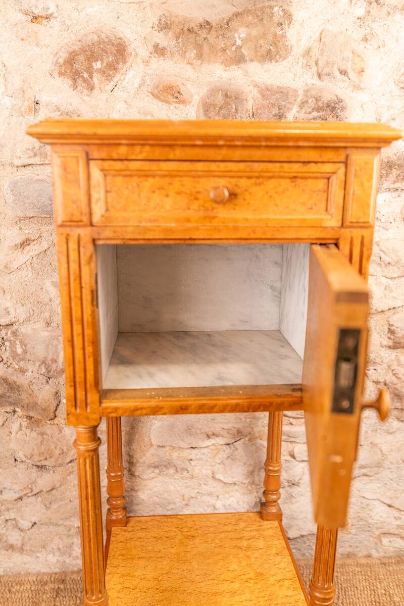 Neo-Louis XVI Nightstand in Spotted Maple & White Marble (Late 19th Century)
