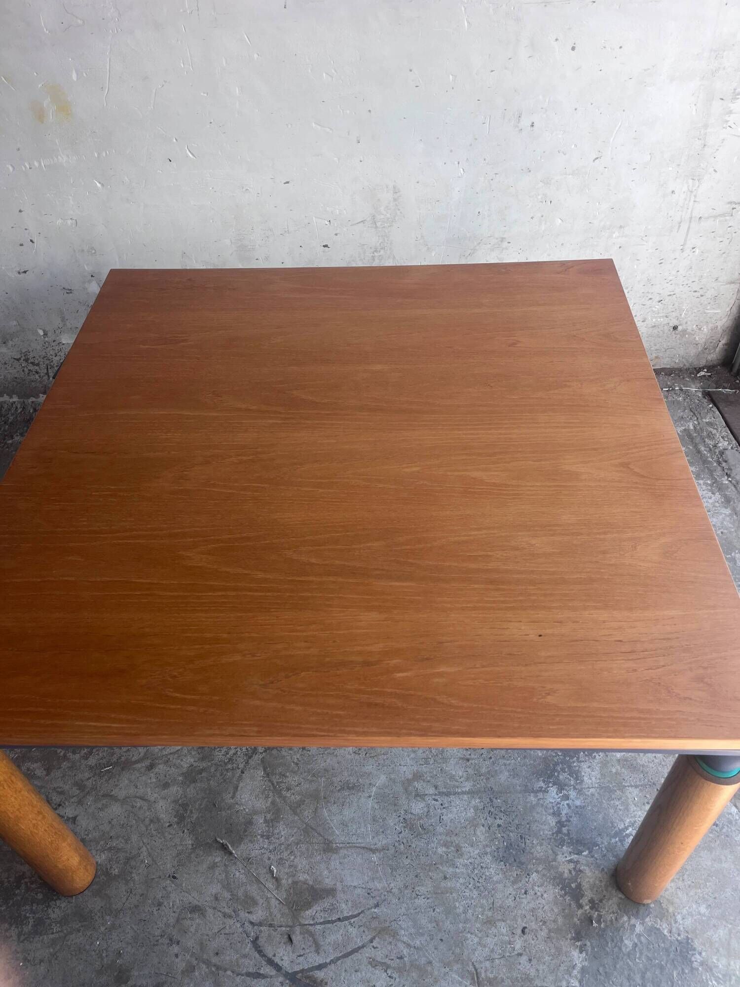 Square convertible table by Francesco Binfaré for Cassina, 1980s.