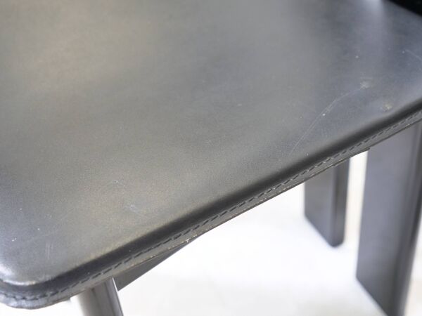 4 chaises de salle à manger noires postmodernes par Pietro Costantini, années 1970