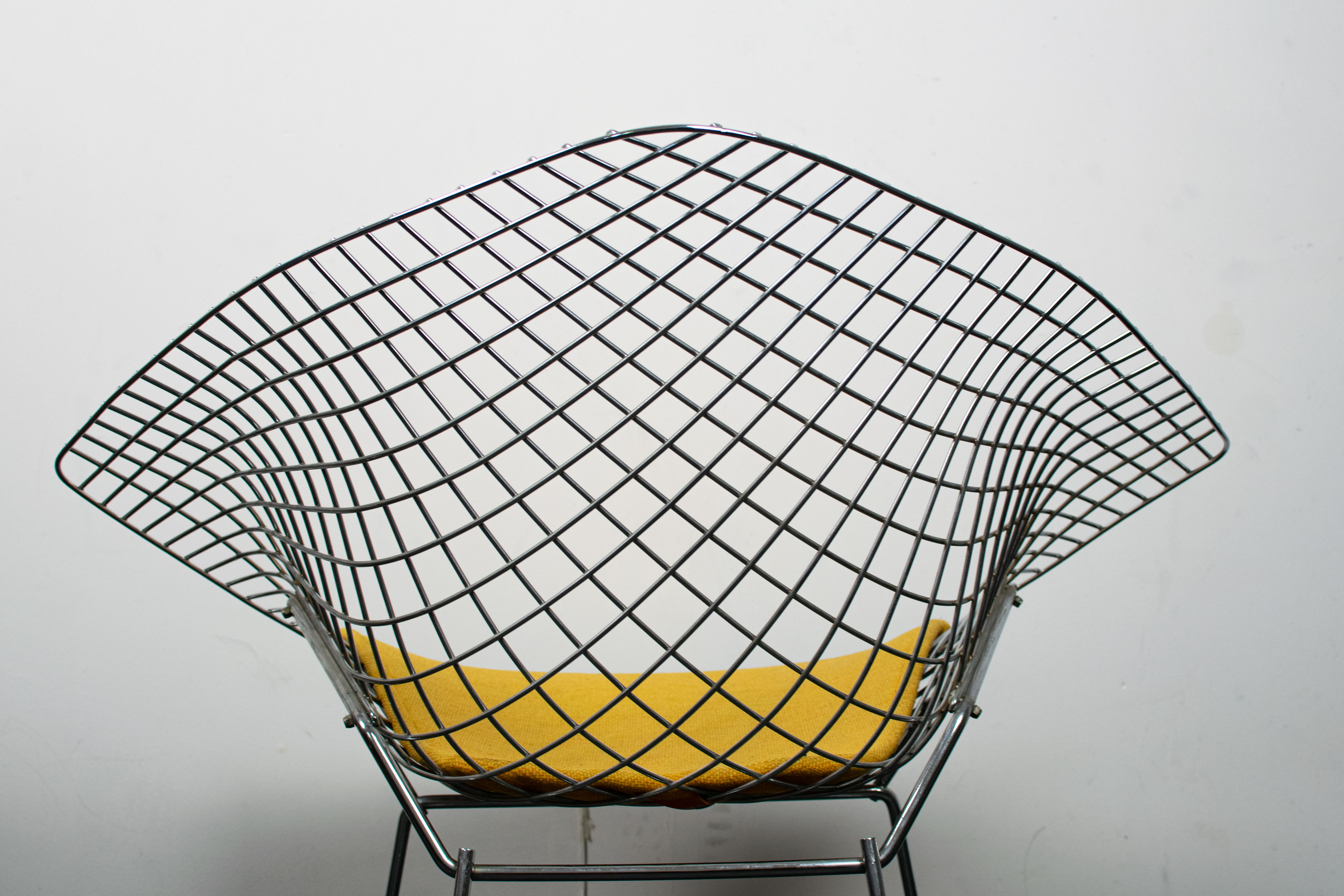 Diamond armchair by Harry Bertoia for Knoll International