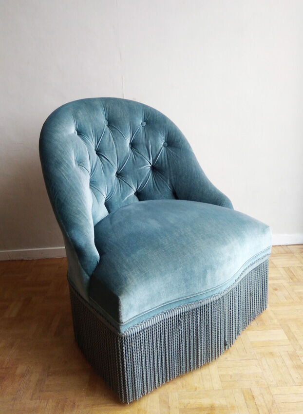 Armchair in blue velvet