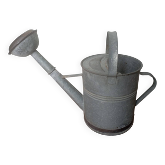 Zinc watering can