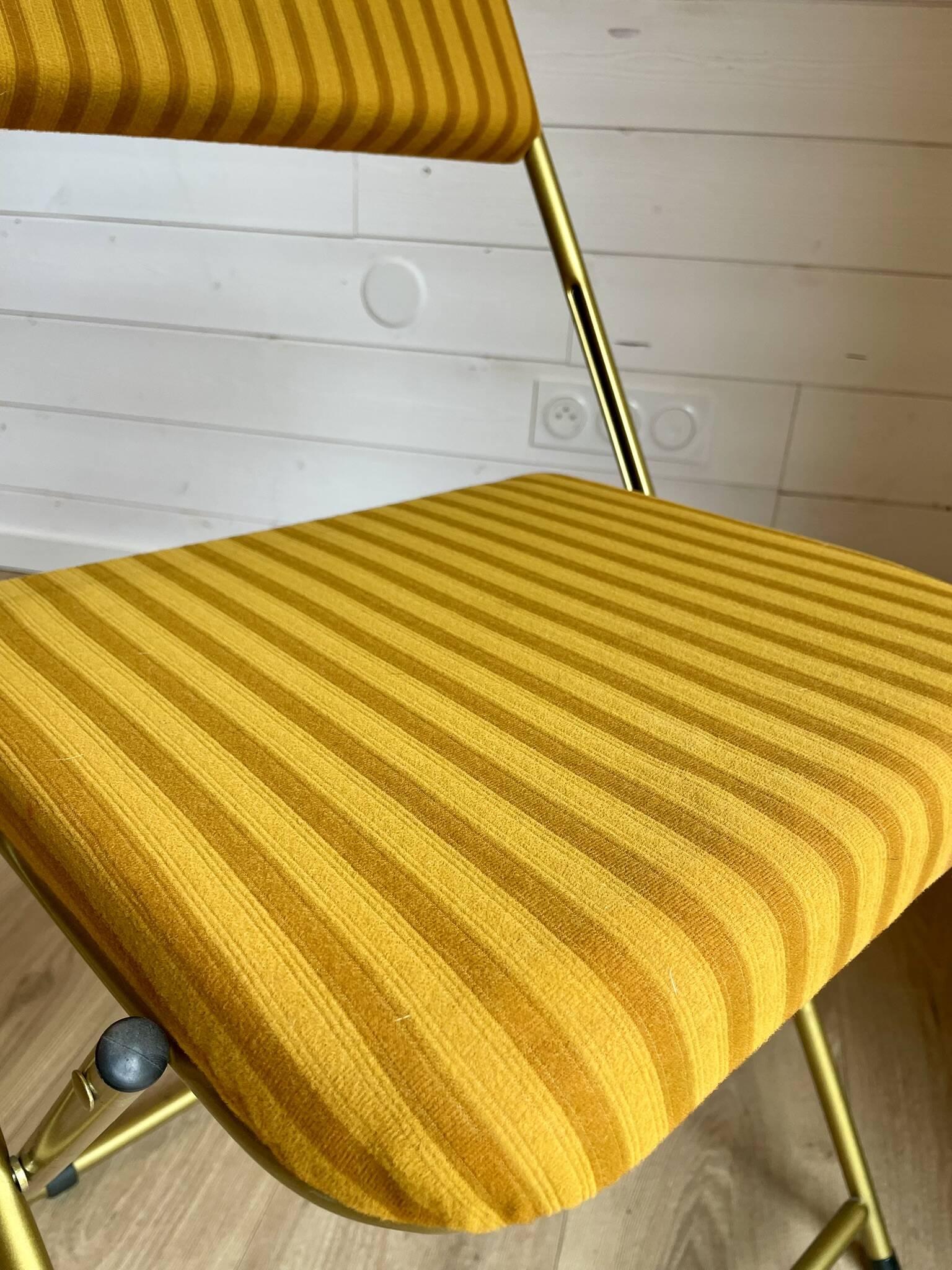 Set of 4 vintage Lafuma CHANTAZUR folding chairs from the 70s in mustard.