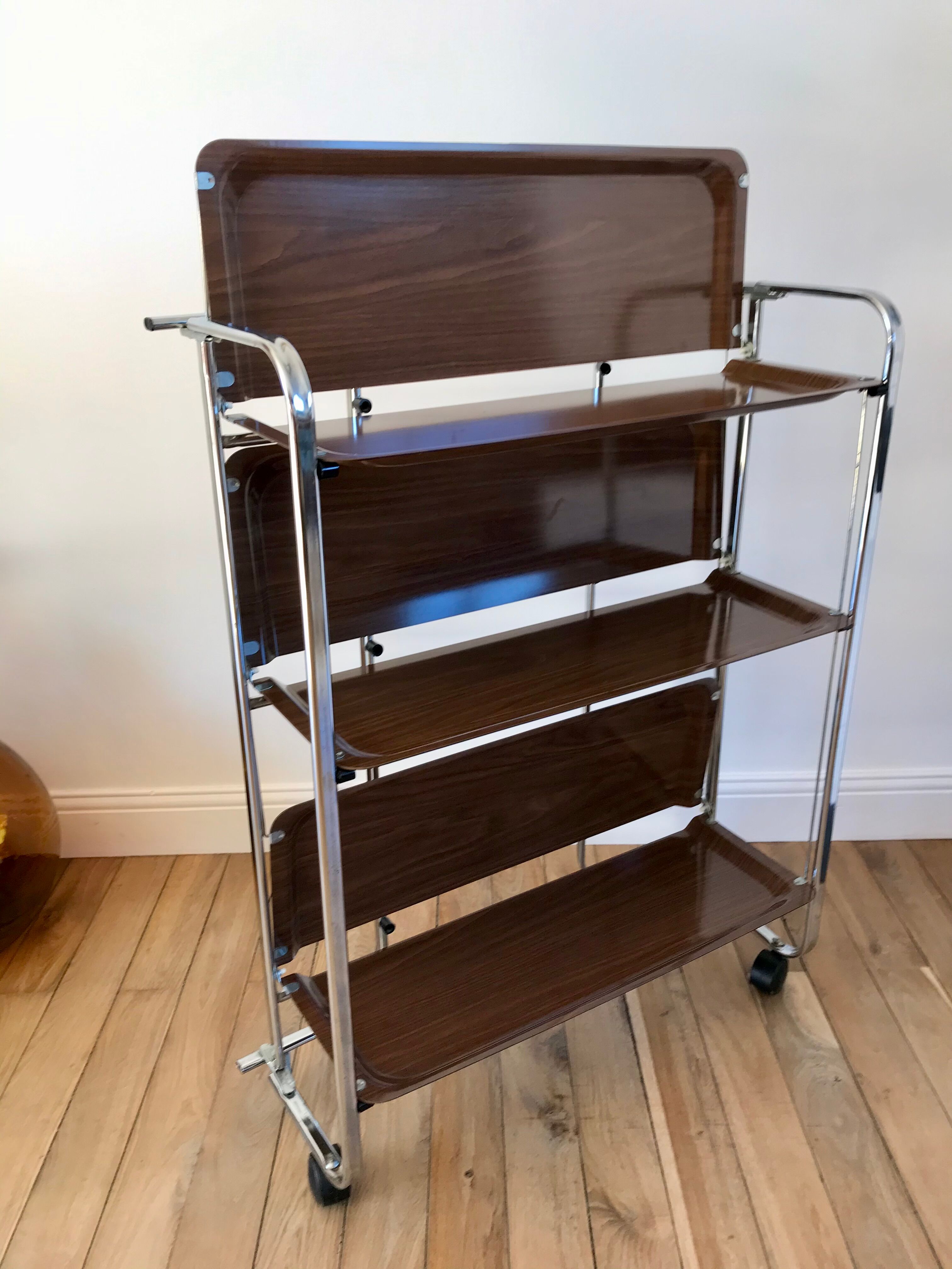 Service in formica and folding chrome 70s