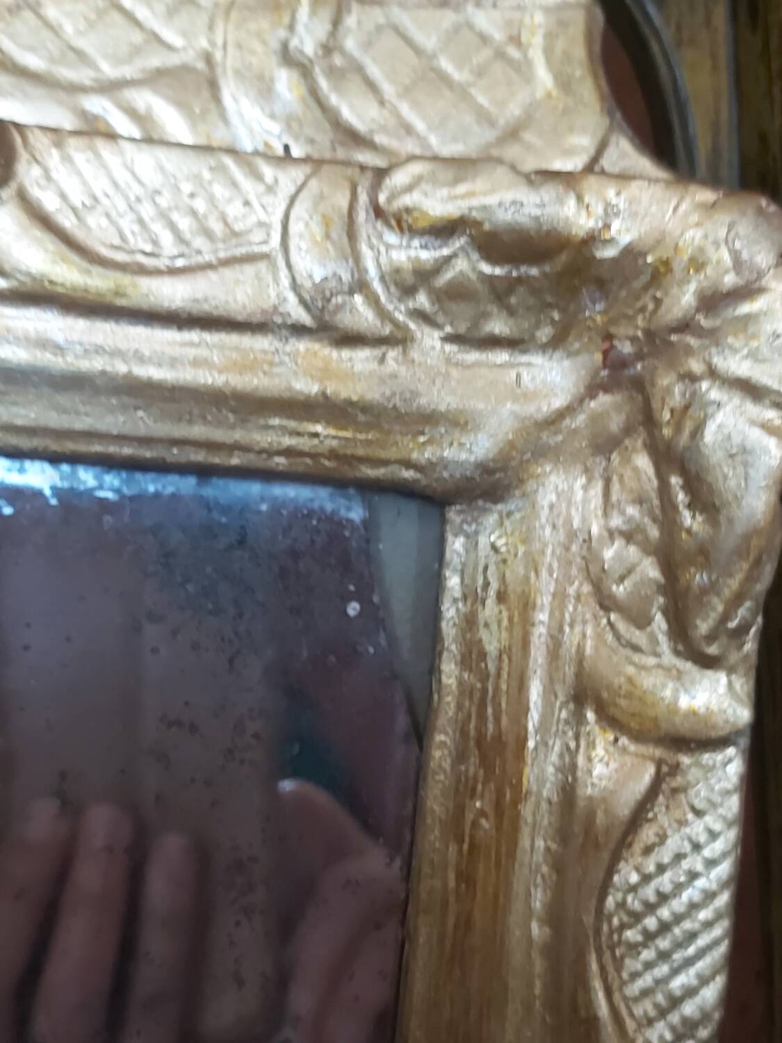 Gilded wooden mirror, 18th century.