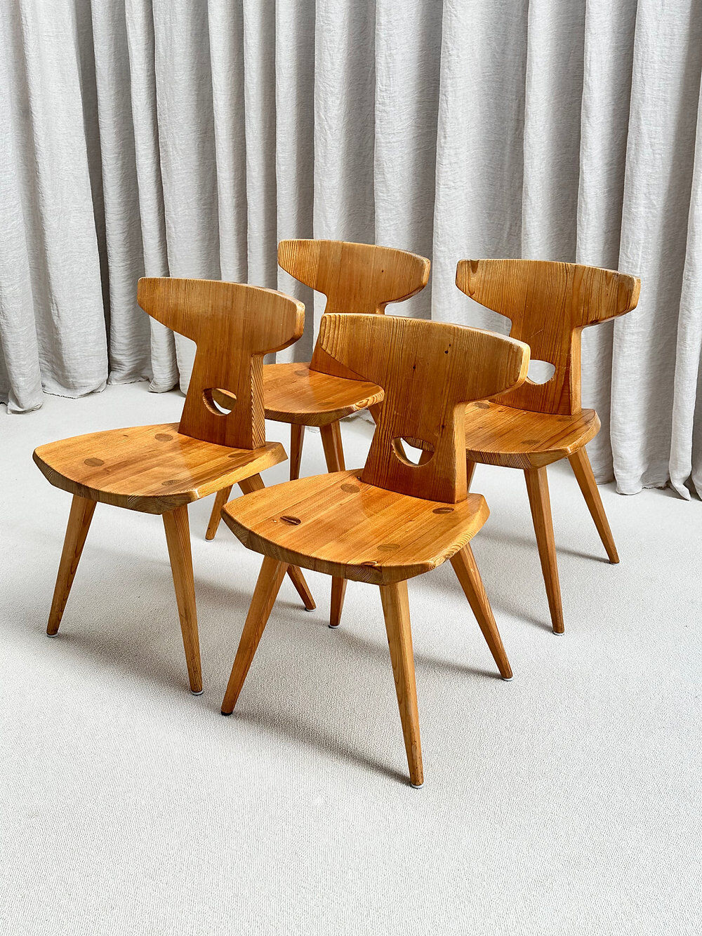 Set of 4 solid pine chairs. Designed by Jacob Kielland-Brandt for I. Christiansen, Denmark, 1960s.