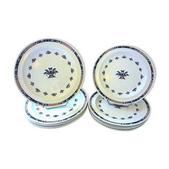 12 earthenware plates in the manufacture of Wedgwood