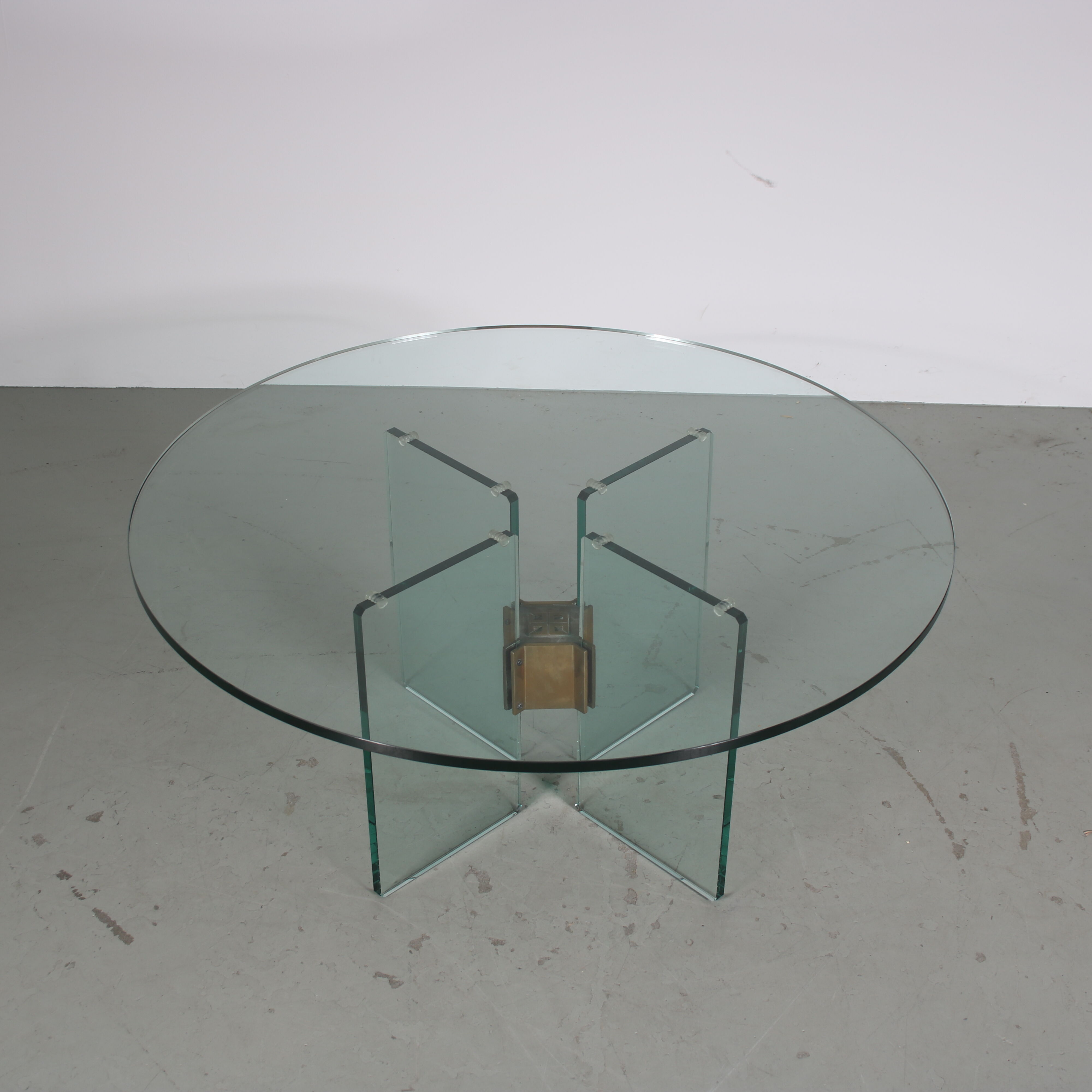 1970s Round coffee table by Peter Ghyczy from the Netherlands