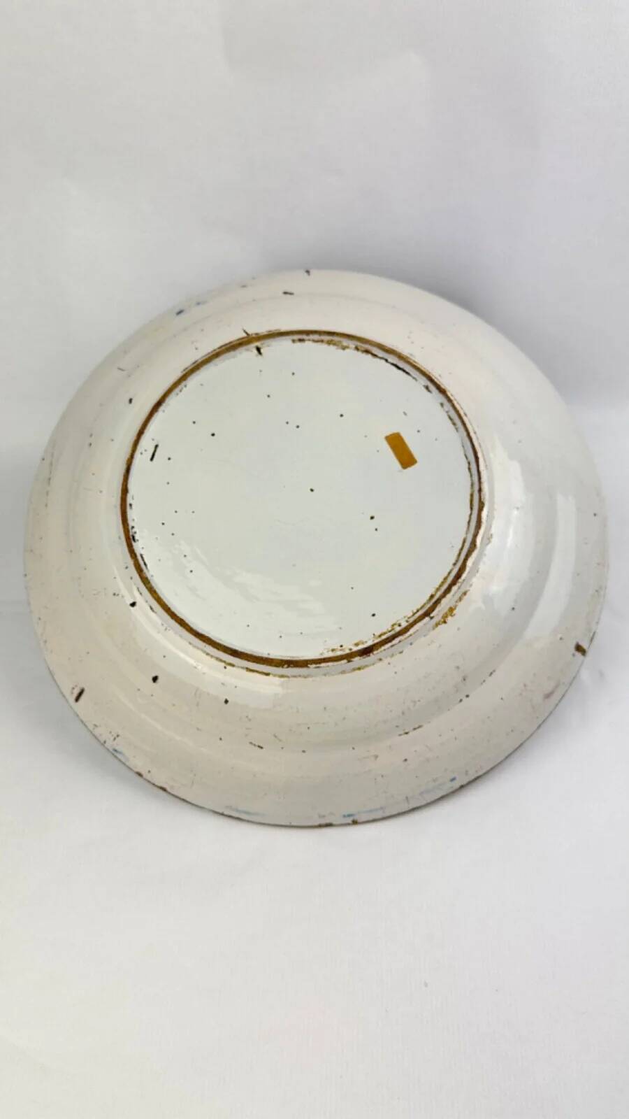 Delftware plate in white and blue with floral decoration, 18th century, Ø 36.5 cm