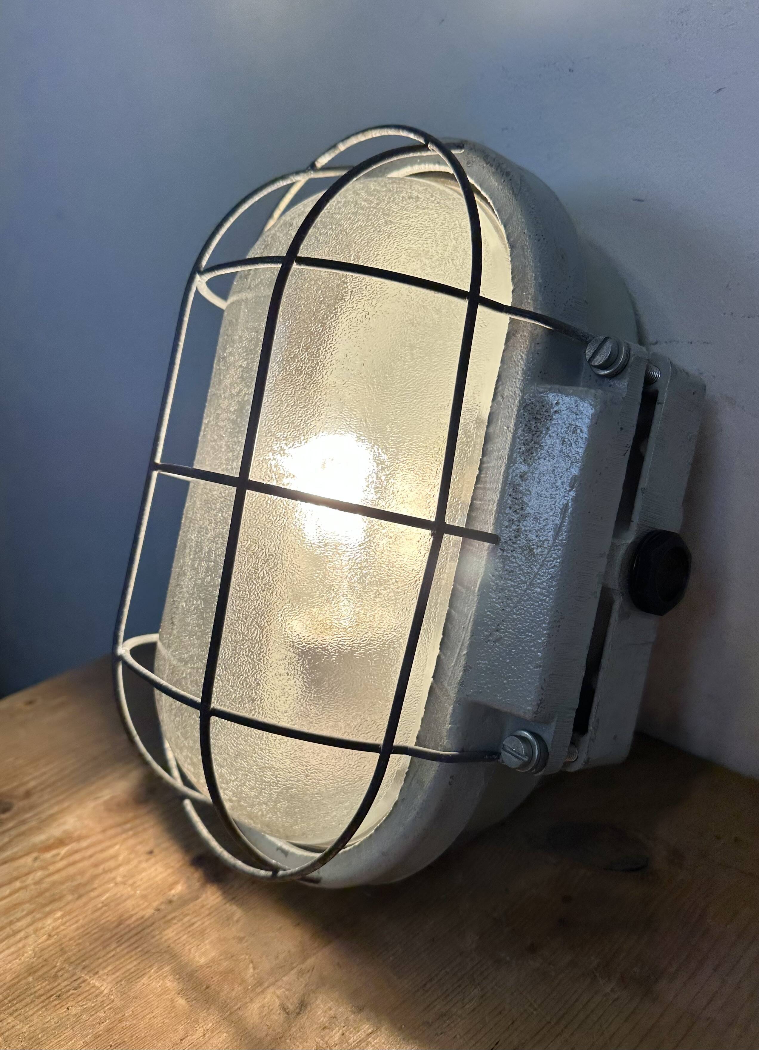 Industrial Cast Aluminium Wall Light with Frosted Glass from Elektrosvit, 1970s