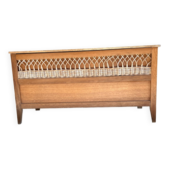 Coffre en bois et rotin