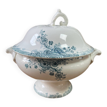 St-Amand soup tureen A. Lebacqz & M. Bouchart Rocaille model