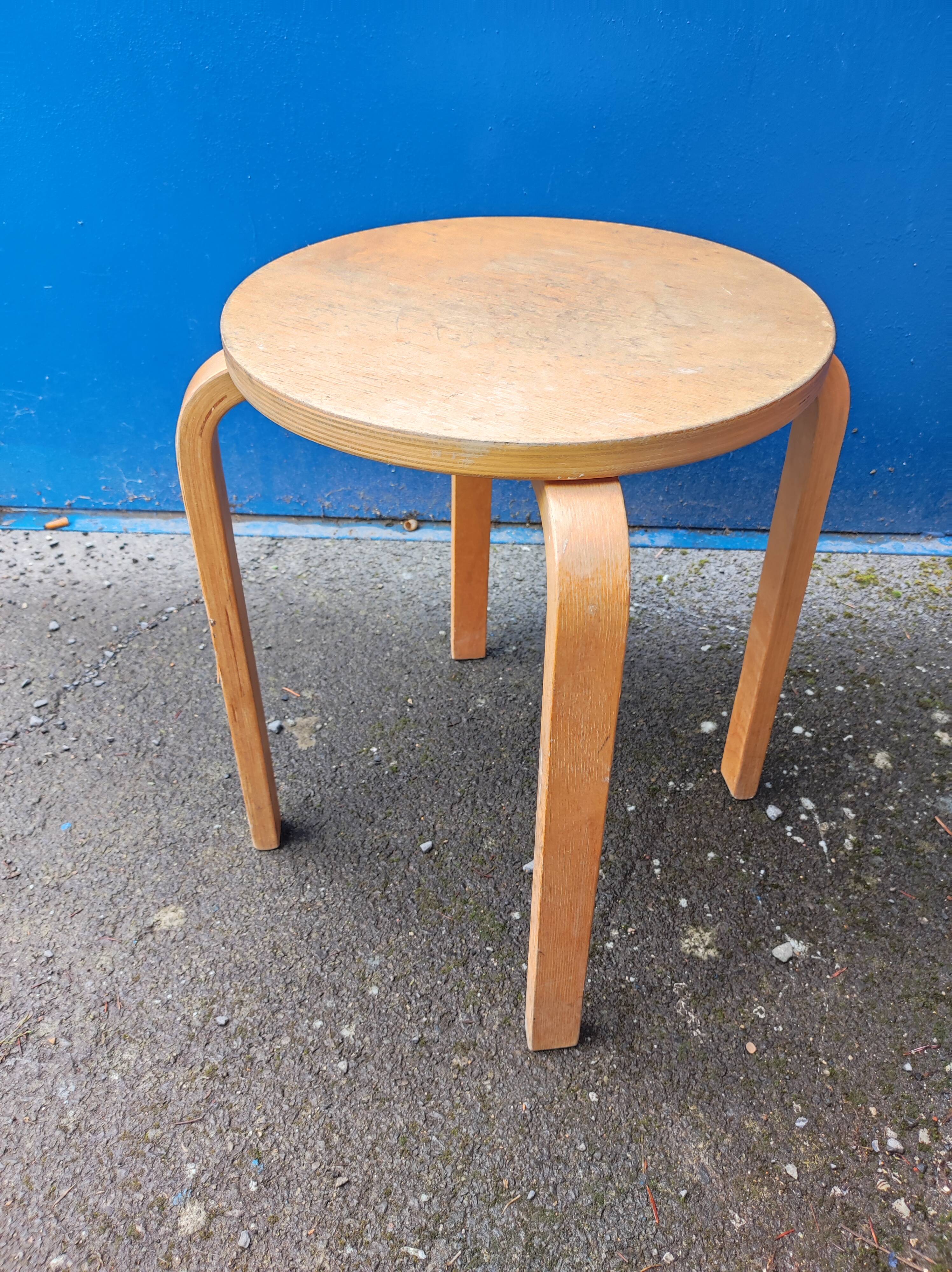 Curved wood stool
