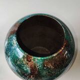 Large signed Line Lacquered Ball Vase. Made of églomisé glass. Dimensions: 18 x 16 cm