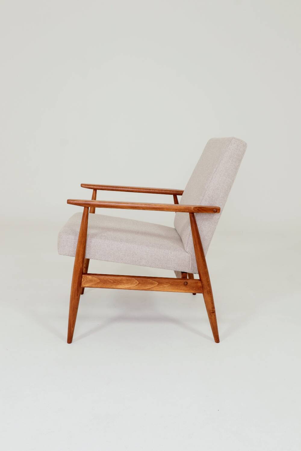 Fauteuil scandinave tressé beige, design classique