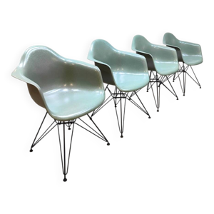 3 chaises DAR en fibre