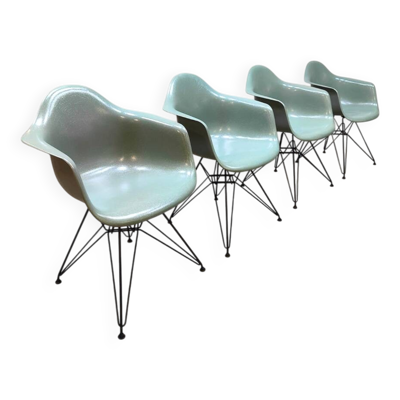 3 chaises DAR en fibre de verre Charles & Ray Eames par Vitra