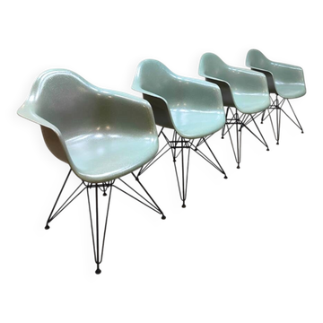 3 chaises DAR en fibre de verre Charles & Ray Eames par Vitra