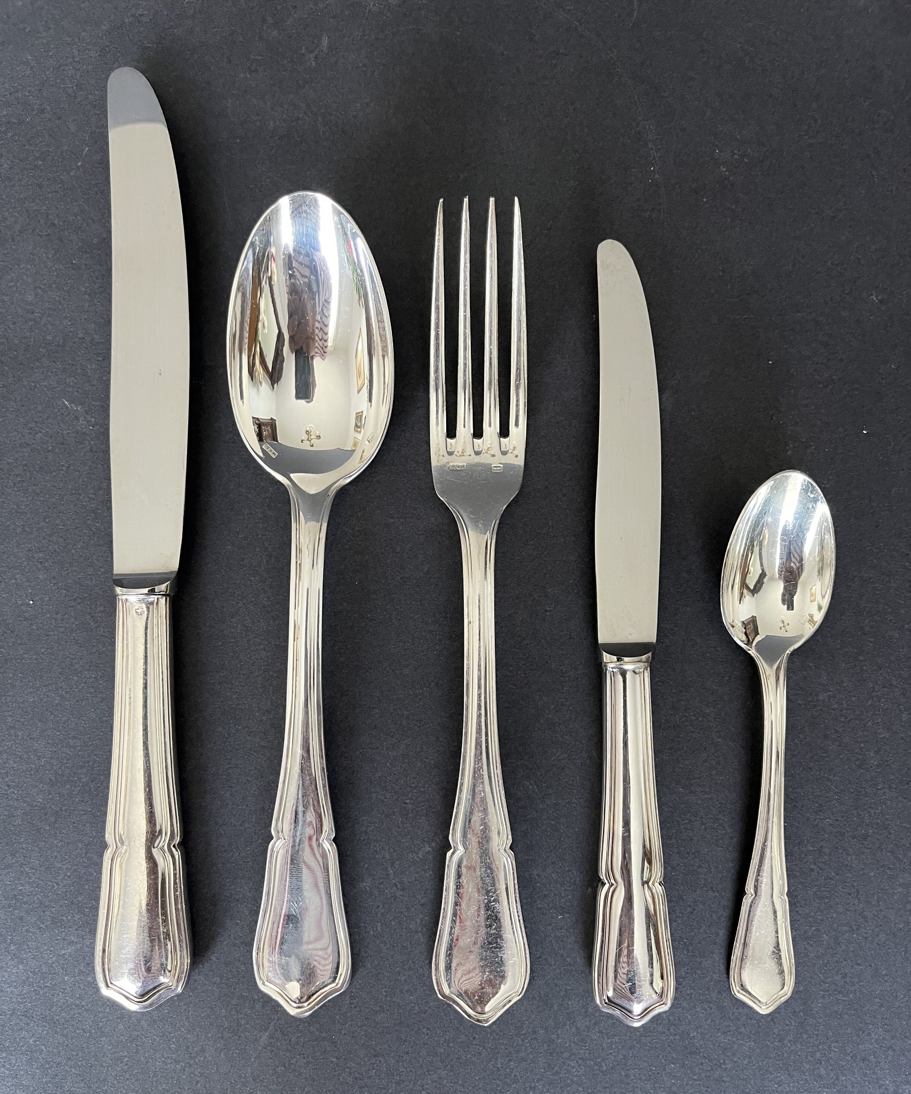Ménagère en métal argenté de 61 pièces