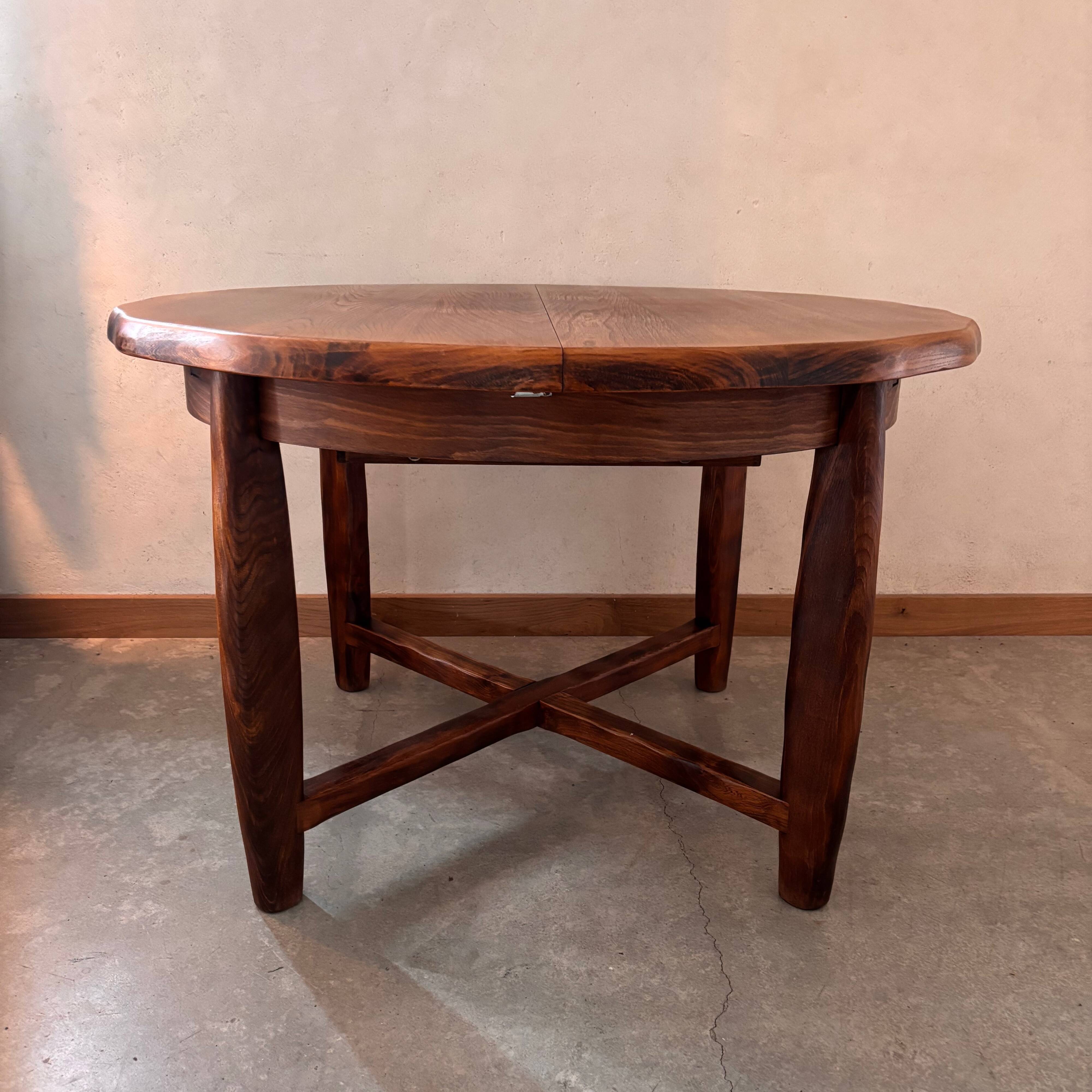 Extendable table with 8 chairs