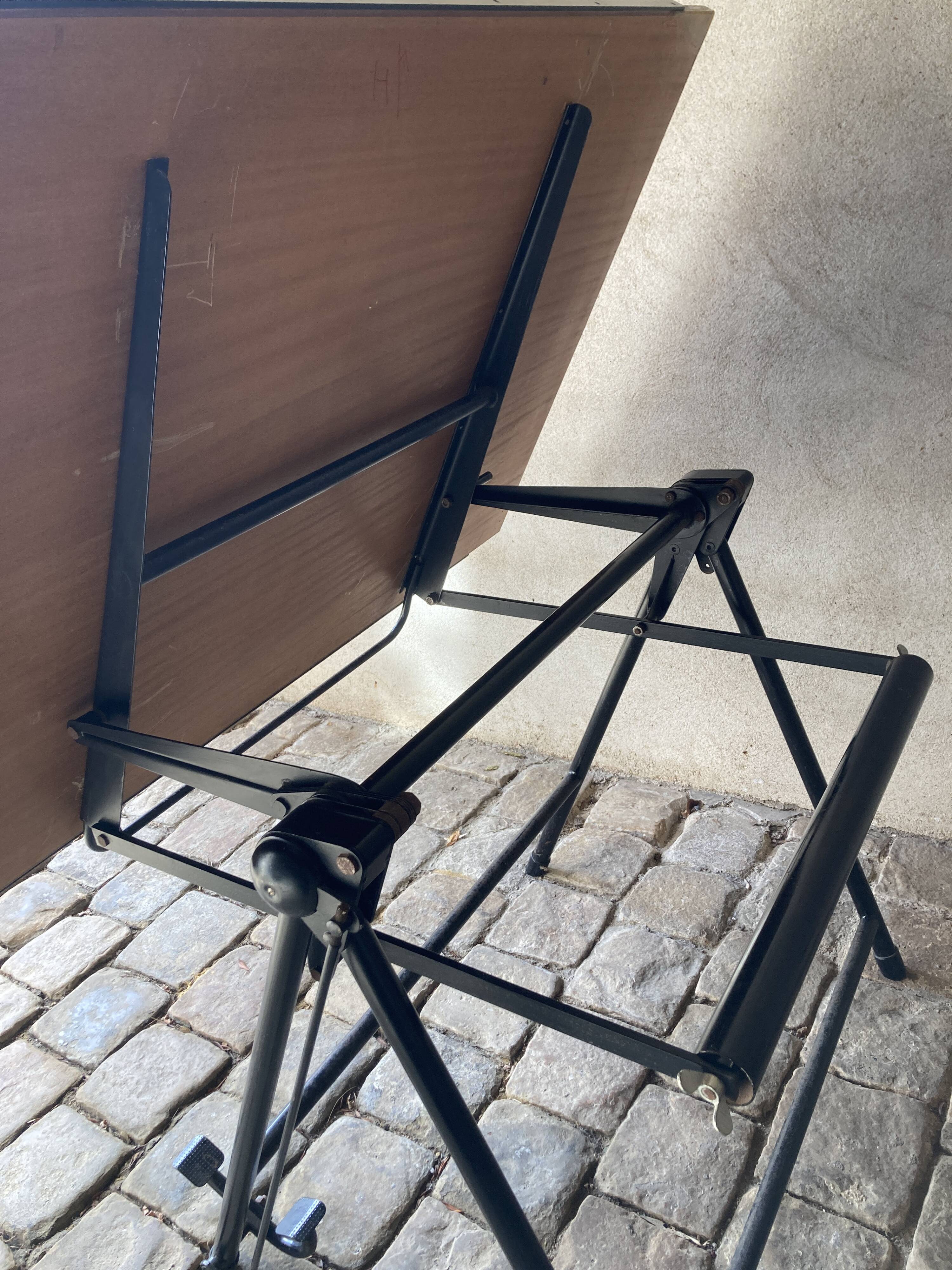 Drawing table