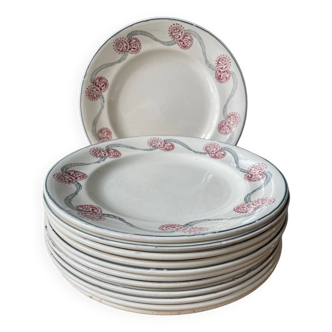 Série de 12 assiettes plates 1900 Terre de Fer en faïence de Longwy