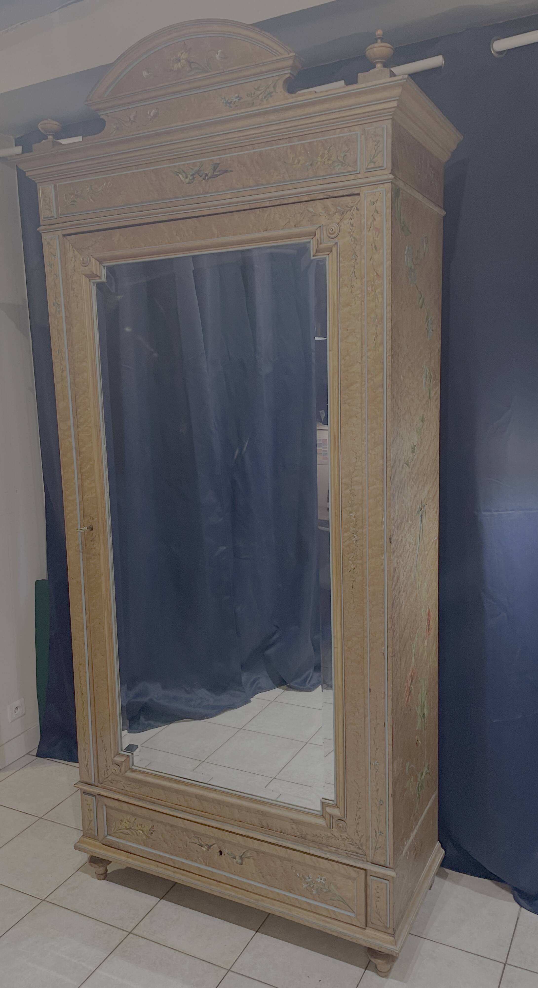 Mirror wardrobe from the late 19th century – painted bird's-eye maple