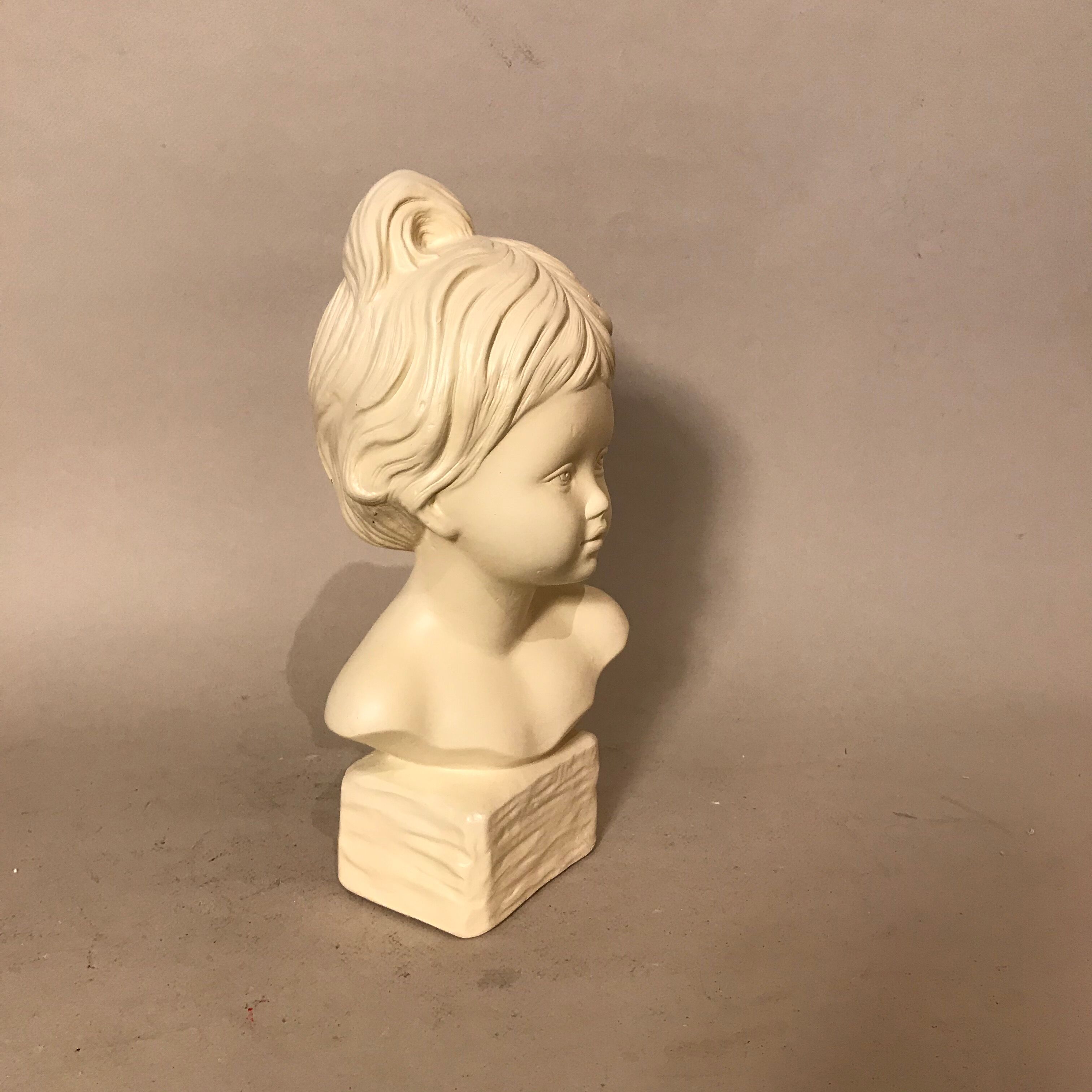 Bust sculpture child child plaster