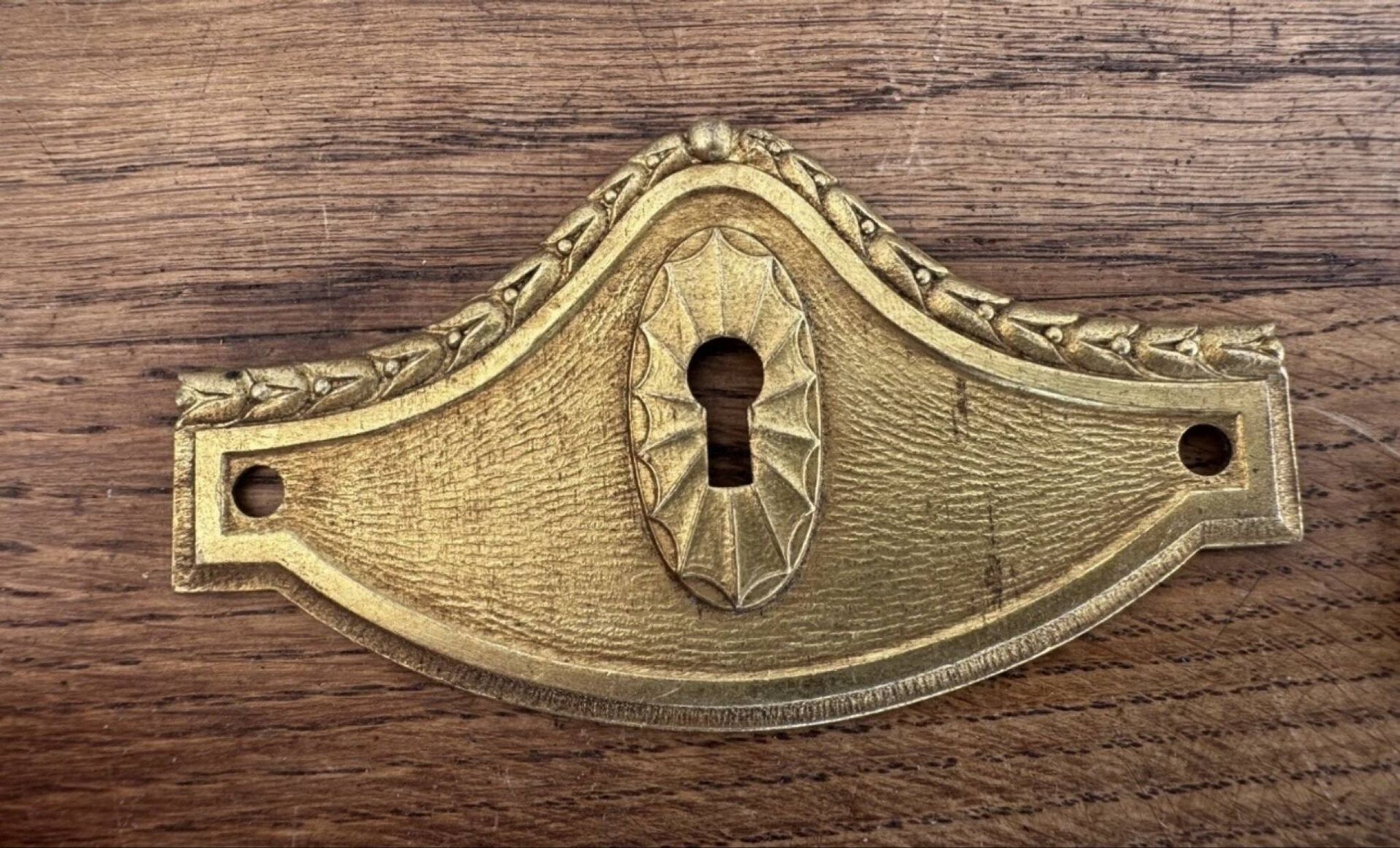 4 antique bronze/gilded brass lock plates Louis XV furniture Na
