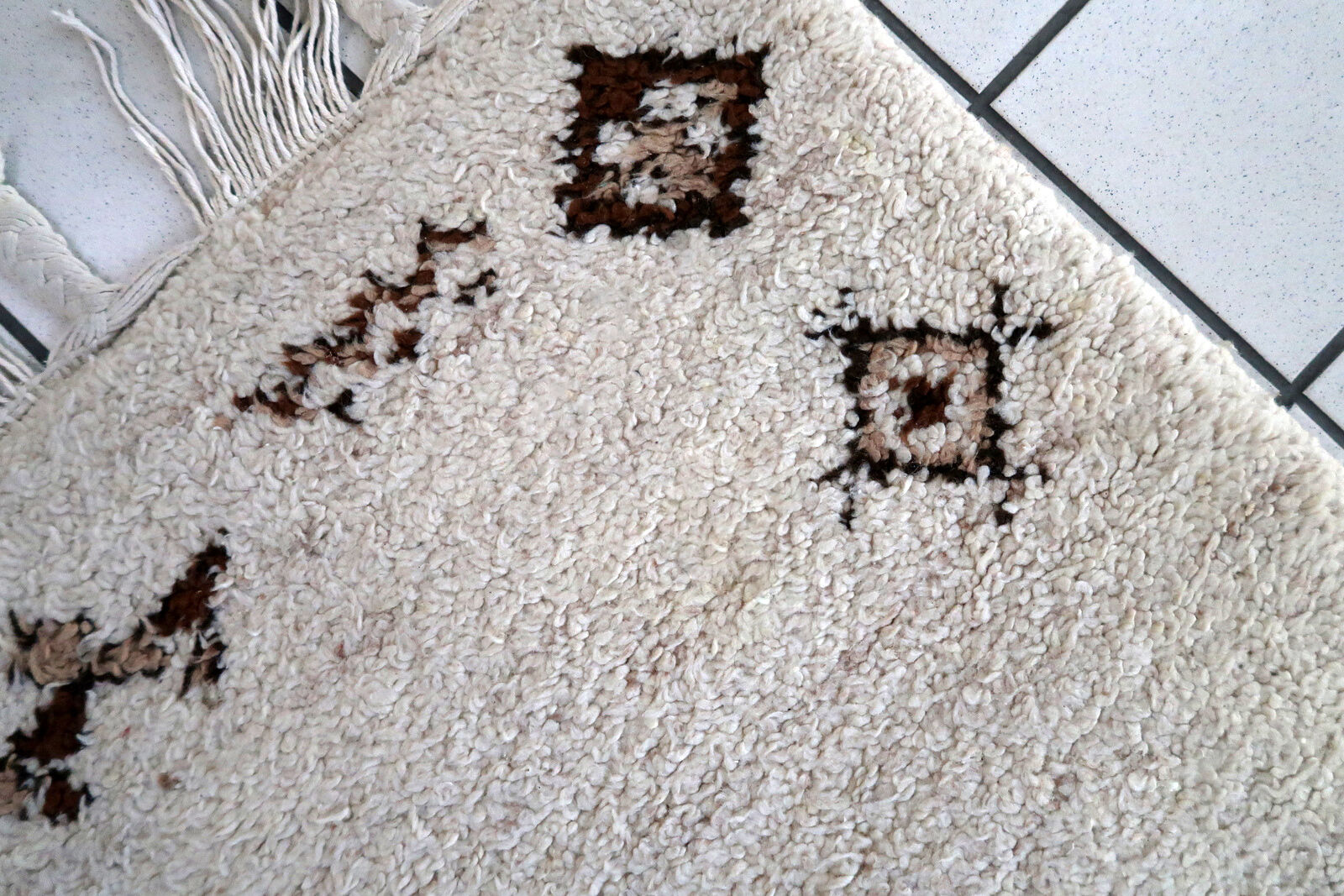 Moroccan vintage carpet Berber handmade 69cm x 137cm 1970s