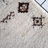 Moroccan vintage carpet Berber handmade 69cm x 137cm 1970s