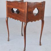 Chevet de style Louis XV en noyer époque XIXème