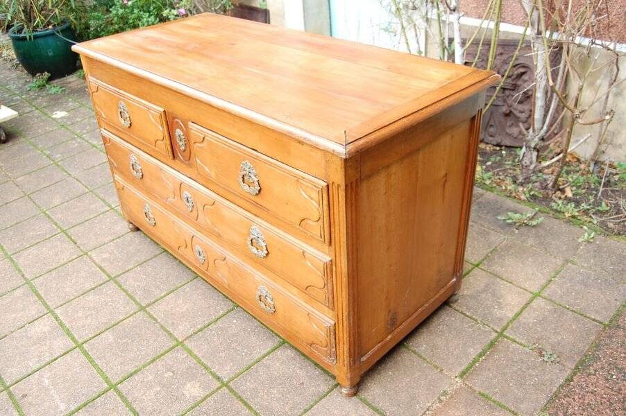 Louis XVI period chest of drawers in cherry wood from the 18th century