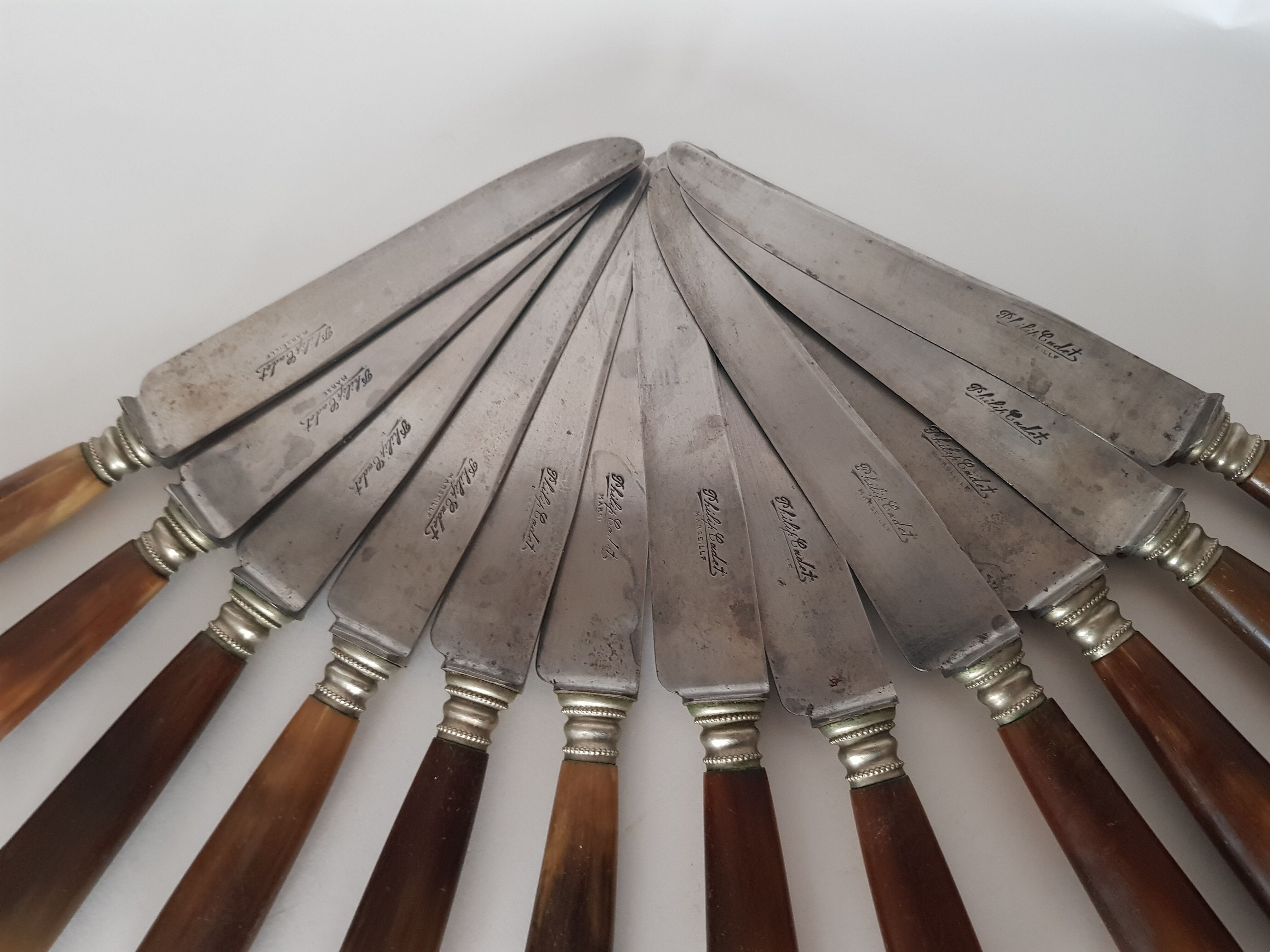 Twelve knives, horn handle, steel blade signed Philip CADET Marseille