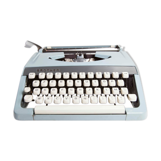 Machine à écrire Brother bleu ciel de 1980