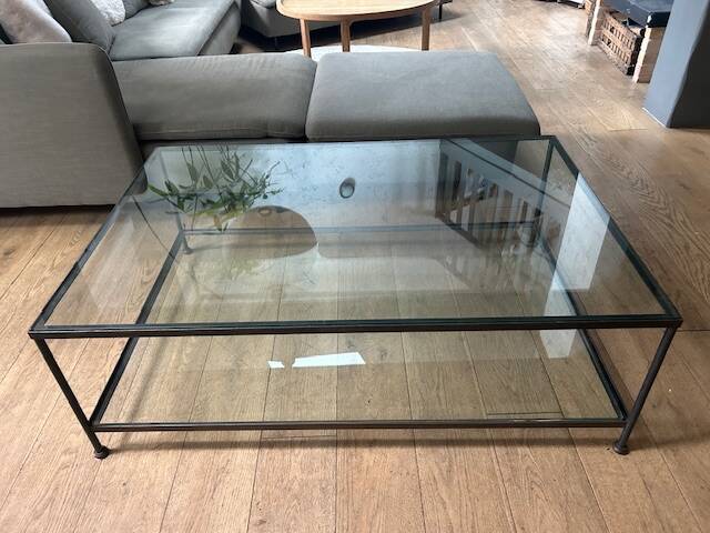 Table basse en verre et métal
