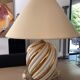 Paire de lampes de la marque Koska coloris blanc et or torsadé, avec abat-jour