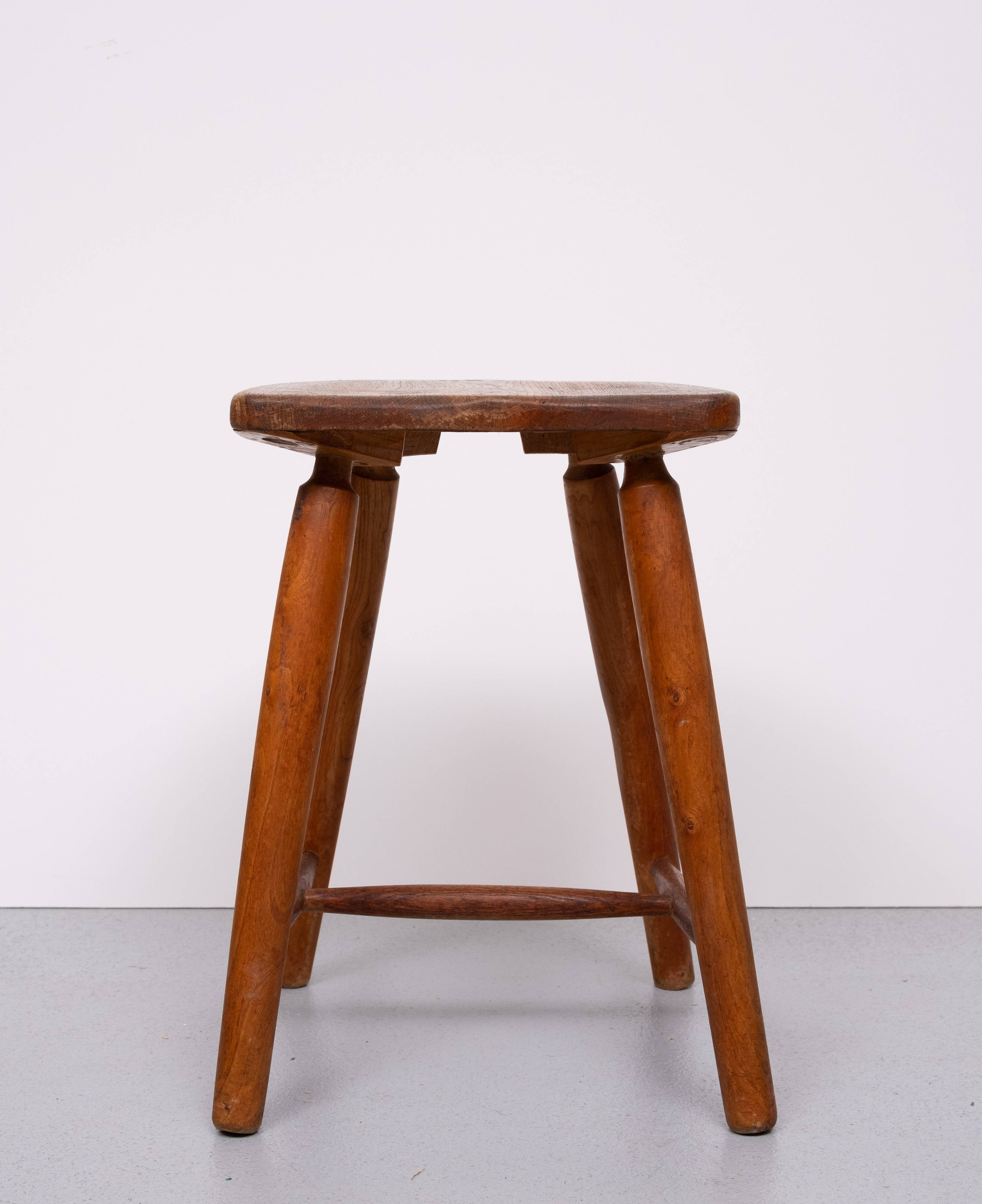 Tabouret rustique en bois massif des années 1950 Hollande