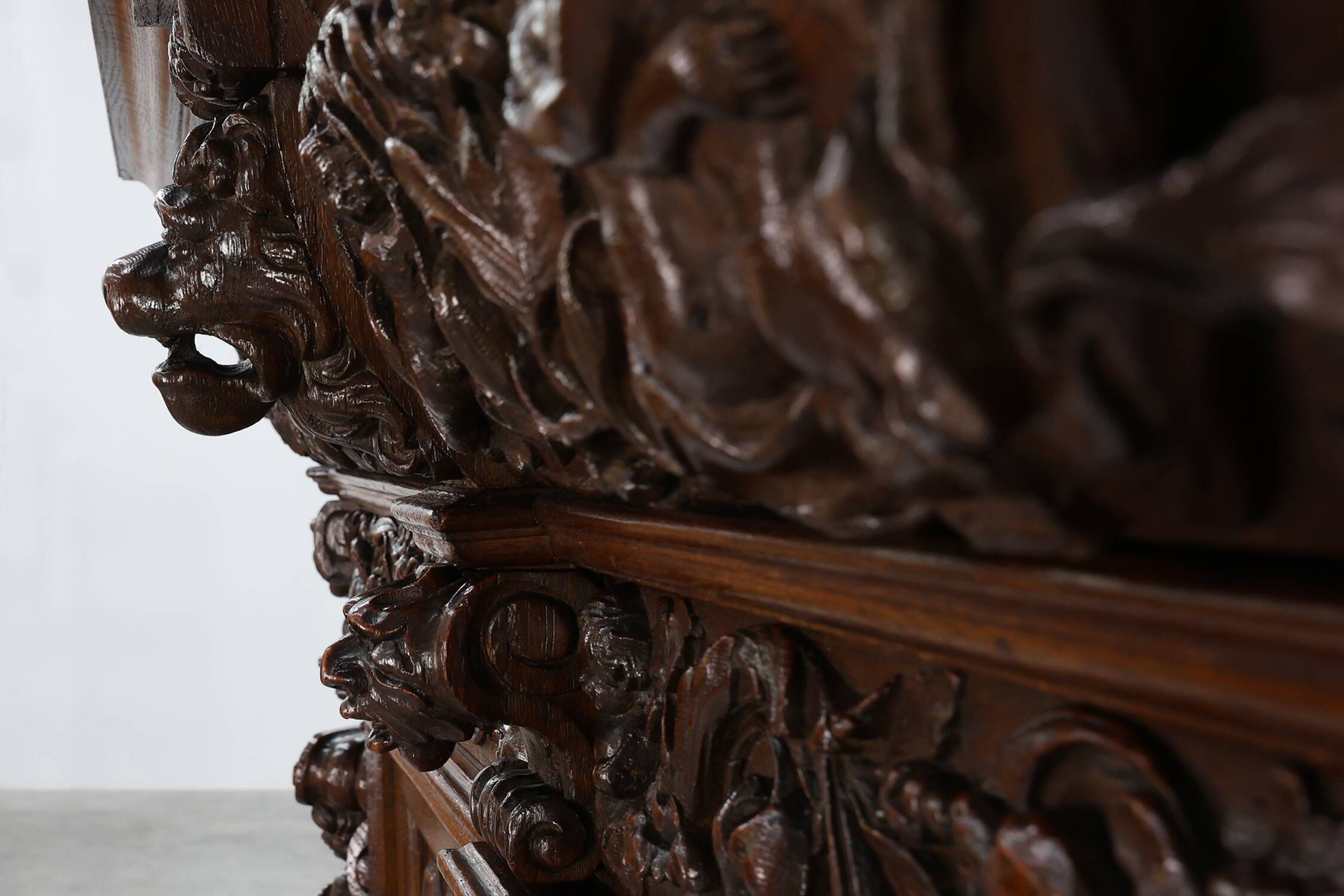 Flemish renaissance "beeldenkast" cabinet in oak wood Antwerp, ca. 1630